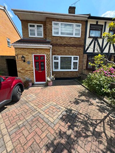 4 Bedroom Semi-detached House To Rent In Nelson Road, Rainham, RM13