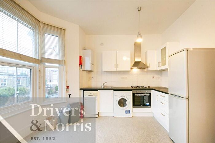 2 Bedroom Apartment To Rent In Crayford Road, Holloway, London, N7
