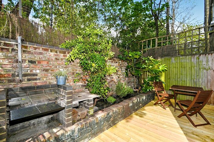 1 Bedroom Flat For Sale In Bertram Street, Dartmouth Park, London, N19