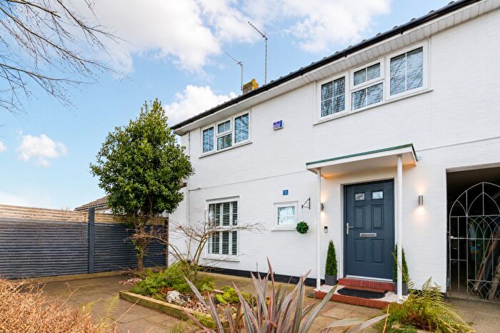 4 Bedroom End Of Terrace House For Sale In Holly Walk, Welwyn Garden City, Hertfordshire, AL8