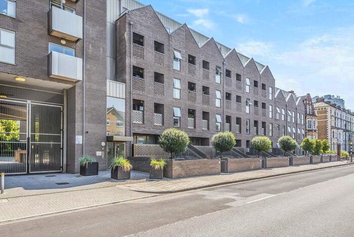 2 Bedroom Flat To Rent In Bedford Road, London, SW4