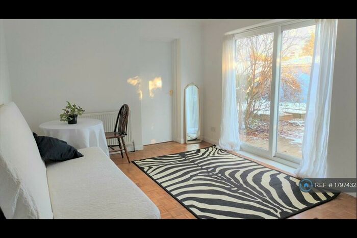 1 Bedroom Flat To Rent In Footscray Road, London, SE9