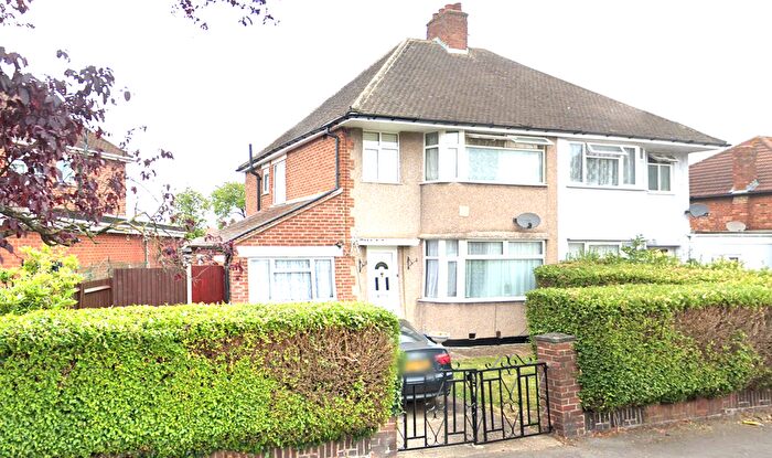 4 Bedroom Semi-Detached House To Rent In Warley Road, Hayes, UB4