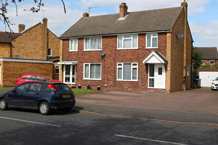 3 Bedroom Semi-Detached House For Sale In Fullerton Road, Byfleet, Surrey, KT14