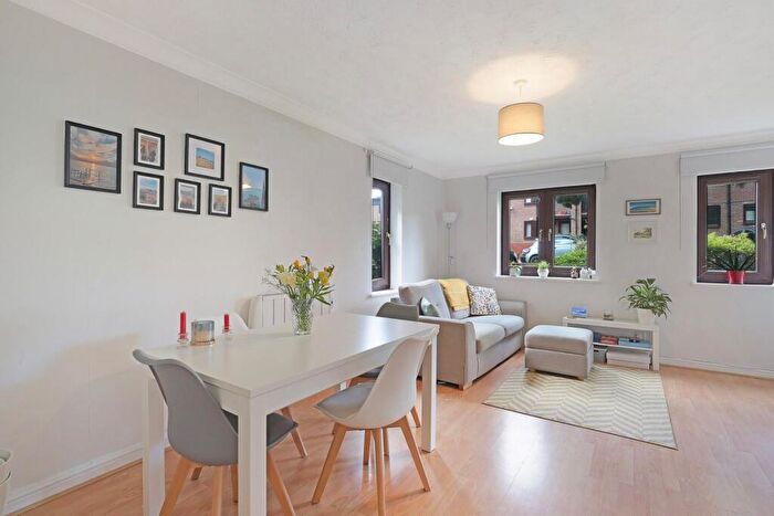 2 Bedroom Flat For Sale In Cedar Close, Buckhurst Hill, IG9