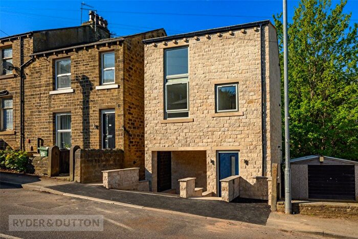 3 Bedroom Detached House For Sale In Almondbury Bank, Huddersfield, West Yorkshire, HD5