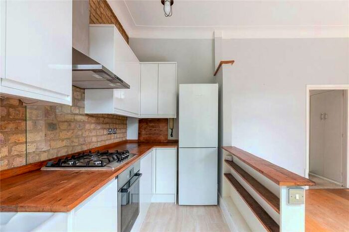 2 Bedroom Flat To Rent In Devonshire Road, Forest Hill, London, SE23