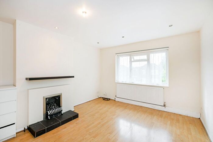 2 Bedroom Flat To Rent In Bath Road, Chadwell Heath, RM6