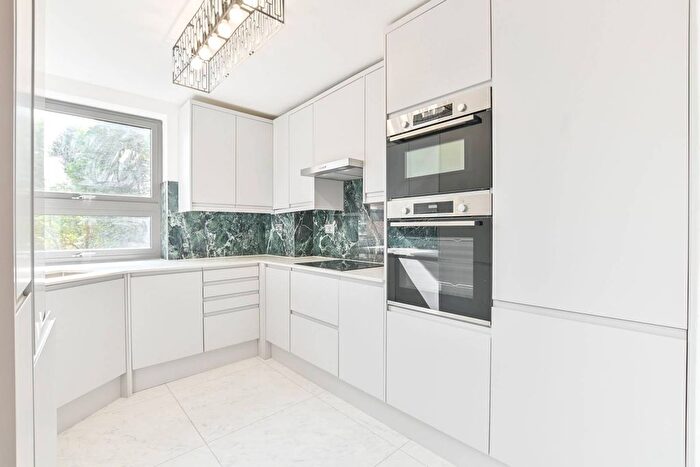 3 Bedroom Flat To Rent In Somerset Square, Holland Park, London, W14