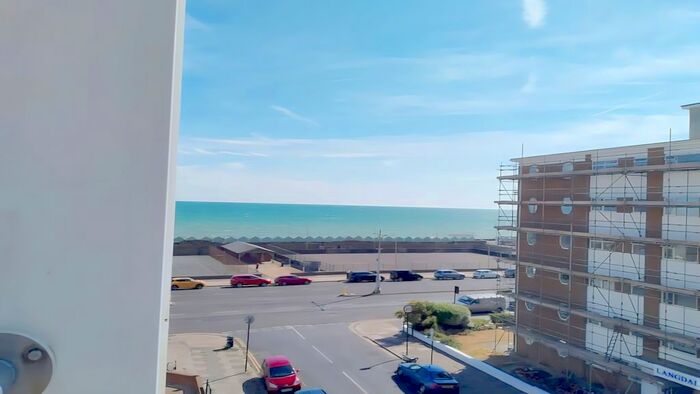 3 Bedroom Flat To Rent In Kingsway, Hove, BN3