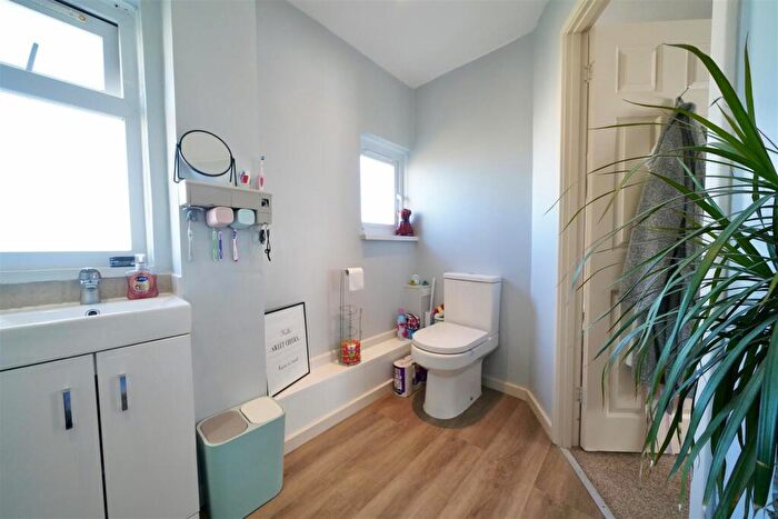 3 Bedroom Terraced House For Sale In Martinscroft Road, Portland, DT5