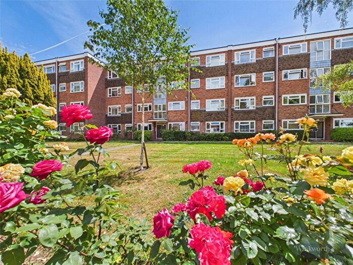 2 Bedroom Flat For Sale In Lovelace Road, Surbiton, KT6