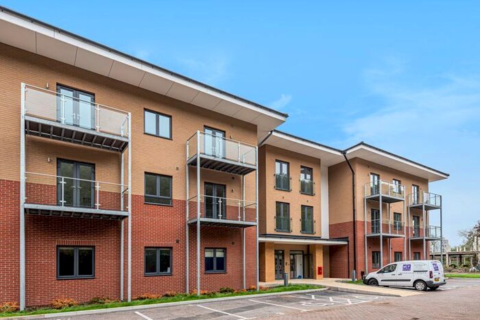 3 Bedroom Flat To Rent In Weyside, Catteshall Lane, GU7