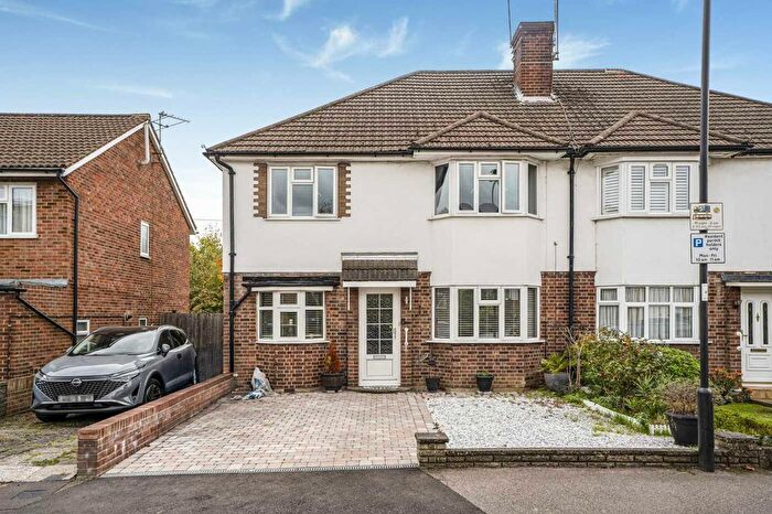 2 Bedroom Maisonette For Sale In Merridene, Grange Park, N21