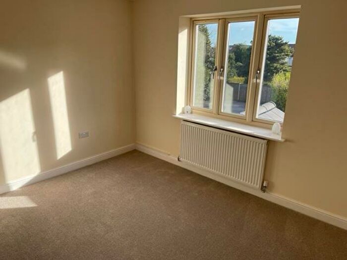 4 Bedroom House To Rent In Pilot Drive, Hucknall, Nottingham, NG15
