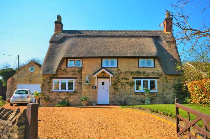 2 Bedroom Cottage For Sale In Main Street, Slipton, NN14