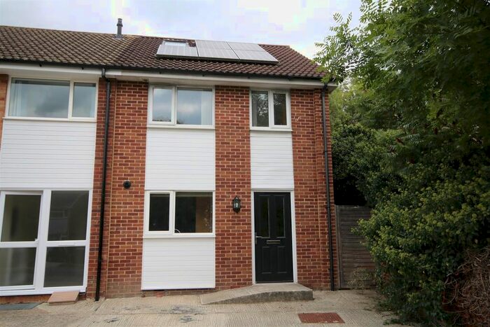 5 Bedroom Detached House To Rent In Long Meadow Way, Canterbury CT2