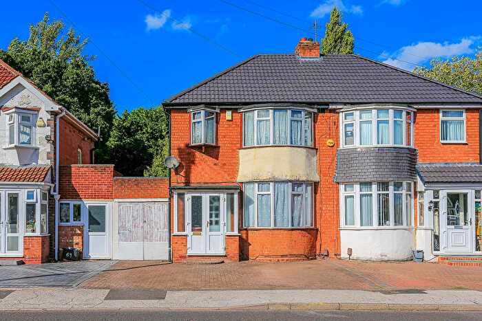 3 Bedroom Semi-Detached House For Sale In Valley Road, Solihull, B92