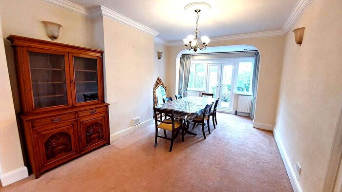 4 Bedroom Property To Rent In Sutherland Grove, London, SW18