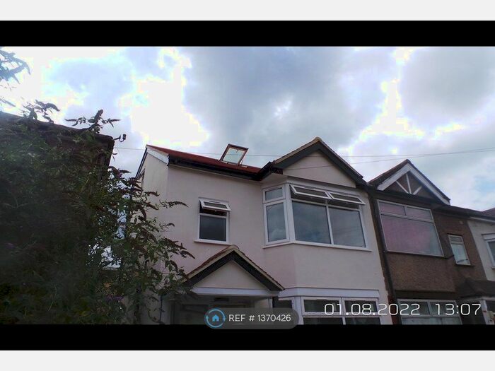 Studio To Rent In Edmonton, London, N18