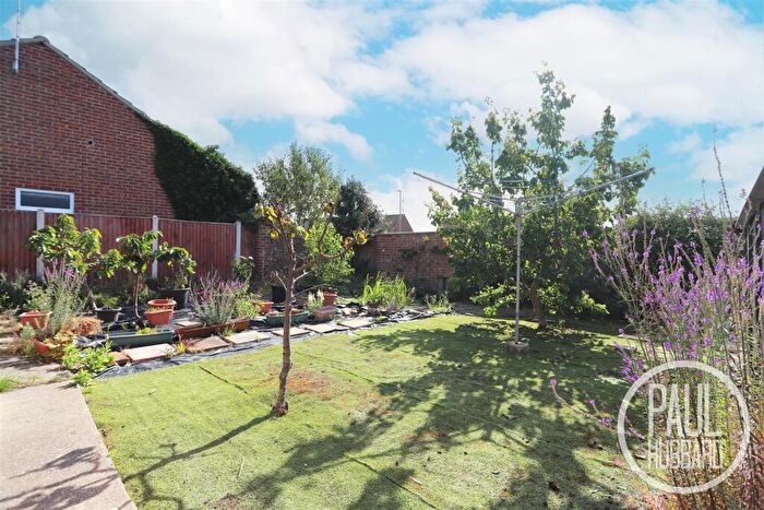 2 Bedroom Detached Bungalow For Sale In Blackbird Close, Bradwell, NR33