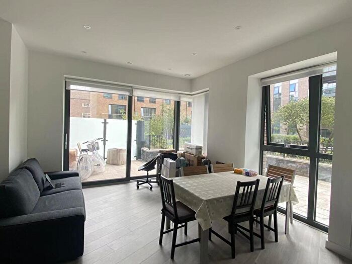 1 Bedroom Apartment To Rent In Willowbrook House, Woodberry Down, N4