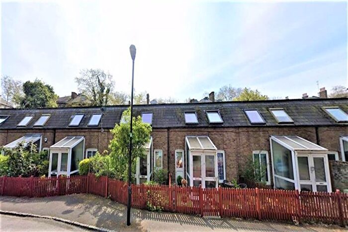 3 Bedroom Flat To Rent In Seaforth Crescent, Islington, London, N5