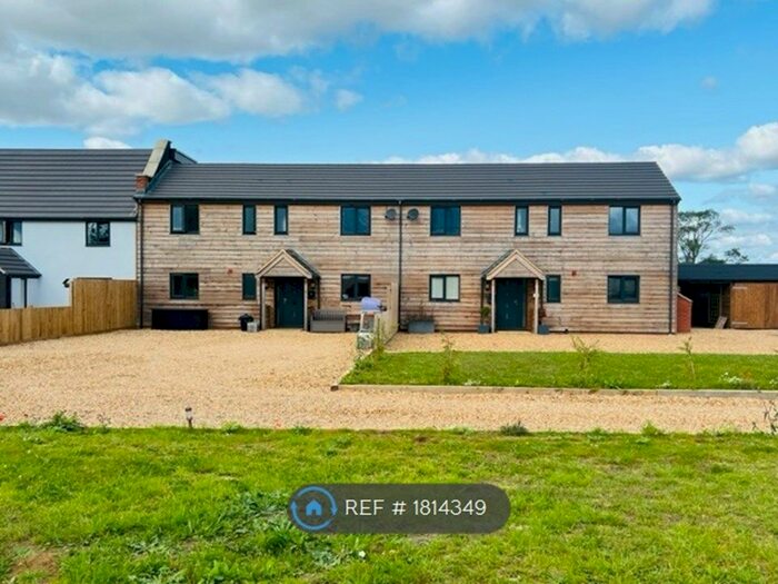 4 Bedroom Semi-Detached House To Rent In The Dairy, Olney, MK46