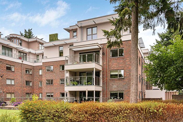 2 Bedroom Flat For Sale In Gills Hill, Radlett, WD7