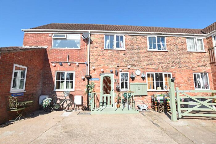 1 Bedroom Flat For Sale In The Coach Yard R/o Cromwell Road, Grimsby, DN31