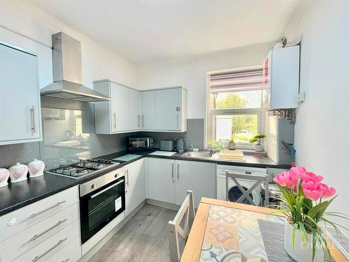 2 Bedroom Flat To Rent In Dowsett Road, London, N17