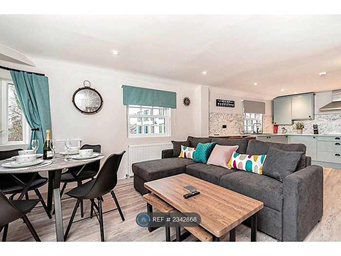 2 Bedroom Flat To Rent In High Street, Cheltenham, GL50