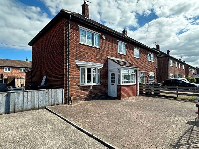 3 Bedroom Semi-Detached House For Sale In Lindisfarne Road, Hebburn, NE31
