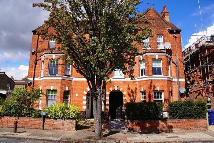 2 Bedroom Flat For Sale In Shakespeare Road, Hanwell, W7