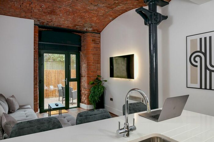 2 Bedroom Flat To Rent In Cambridge Street, Manchester, M1