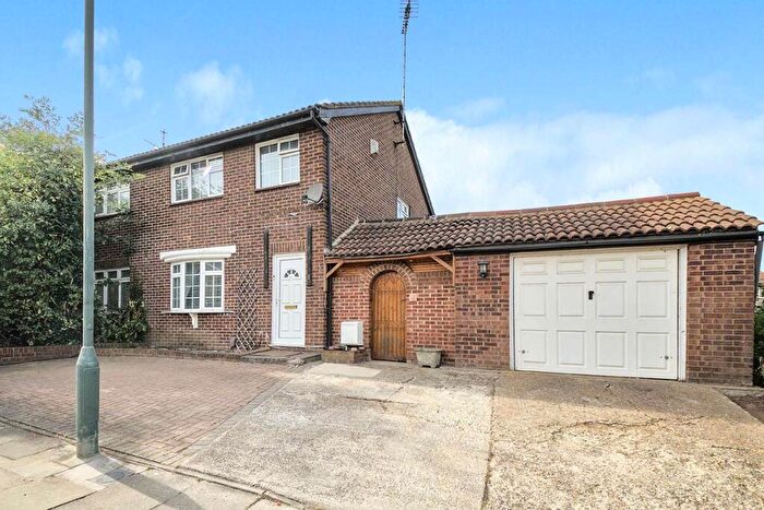 4 Bedroom Semi-Detached House To Rent In Wyatt Road, Crayford, Dartford, DA1