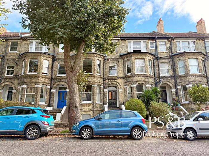 1 Bedroom Flat To Rent In Denmark Villas, Hove, BN3