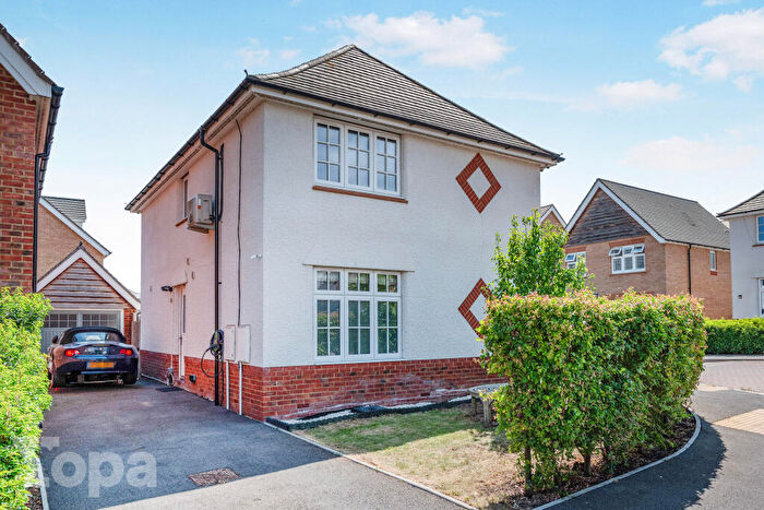 3 Bedroom Detached House For Sale In Emmeline Avenue, Swanscombe, DA10
