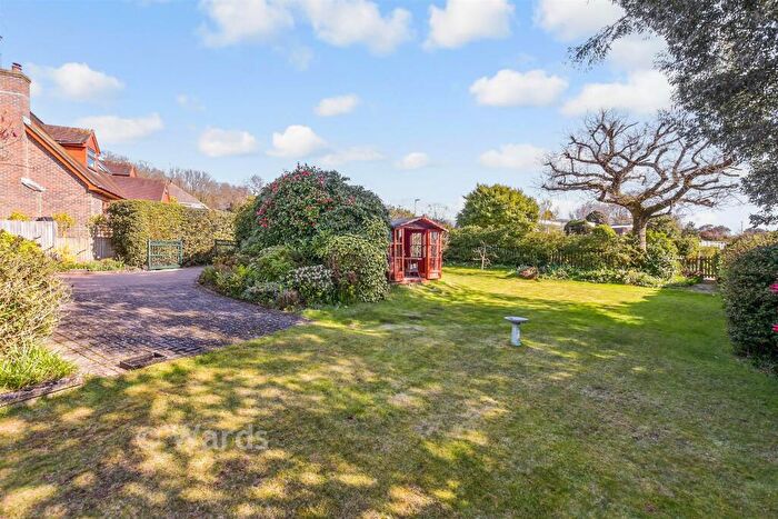 3 Bedroom Detached Bungalow For Sale In Farmer Close, Hythe, Kent, CT21