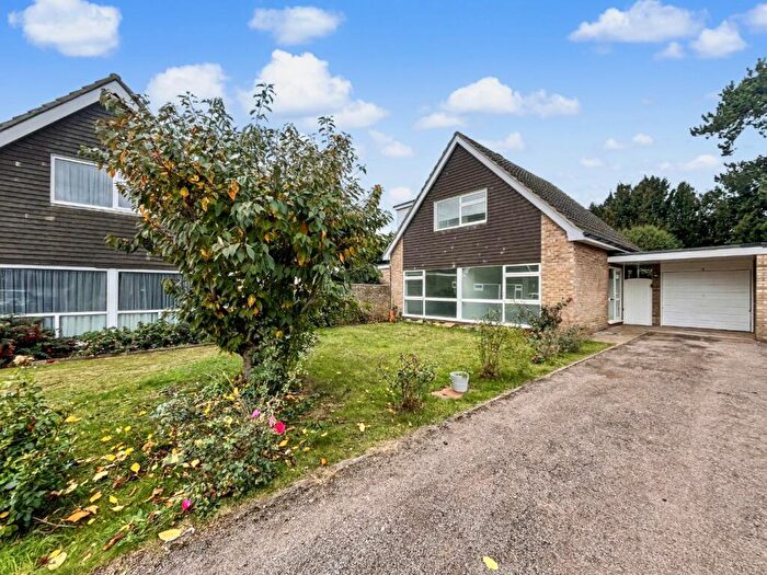4 Bedroom Link Detached House To Rent In Oaklands, Fenstanton, Cambs, PE28