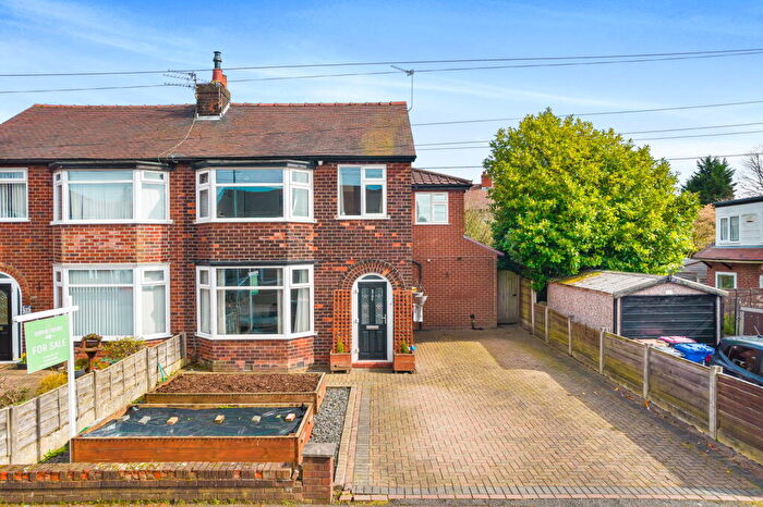 4 Bedroom Semi Detached House For Sale In North Grove, Worsley, Manchester, M28