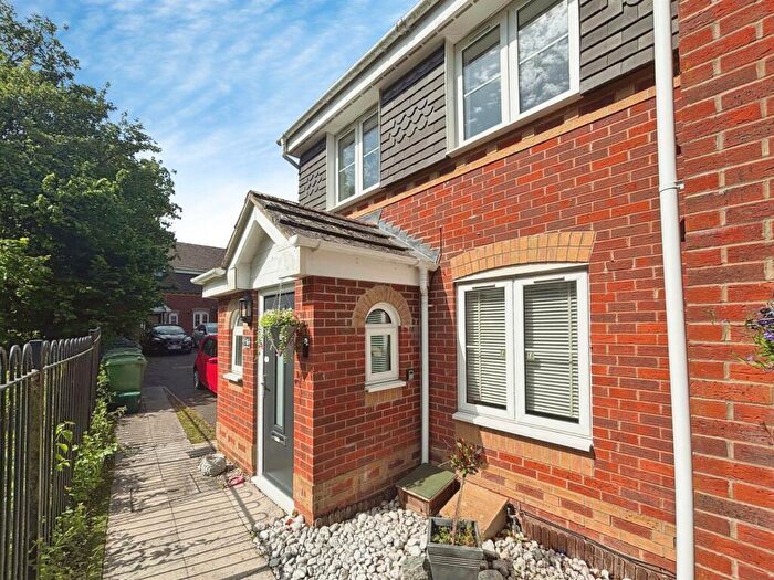 3 Bedroom End Of Terrace House For Sale In Herriard Place, Beggarwood, Basingstoke, RG22