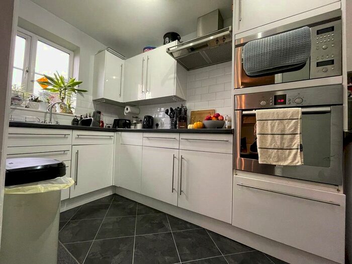 1 Bedroom Apartment To Rent In Mendip Road, Bracknell, Berkshire, RG12