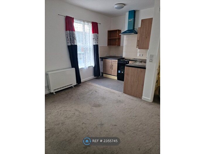 2 Bedroom Flat To Rent In Owen Road, Wolverhampton, WV3