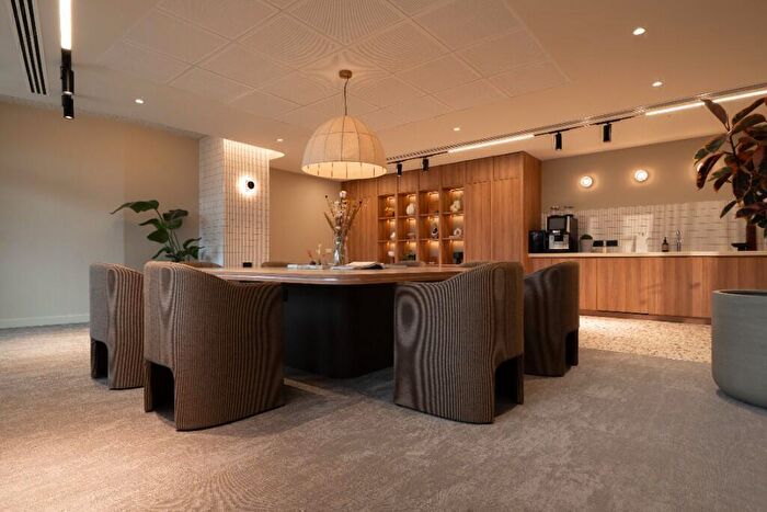 3 Bedroom Apartment To Rent In Kirkstall Road, Leeds, West Yorkshire, LS3