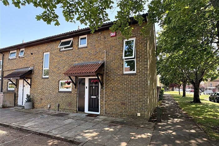 2 Bedroom End Of Terrace House For Sale In Sabre Court, Aldershot, Hampshire, GU11