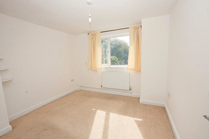 2 Bedroom Flat For Sale In Fairway Close, Oldland Common, Bristol, BS30