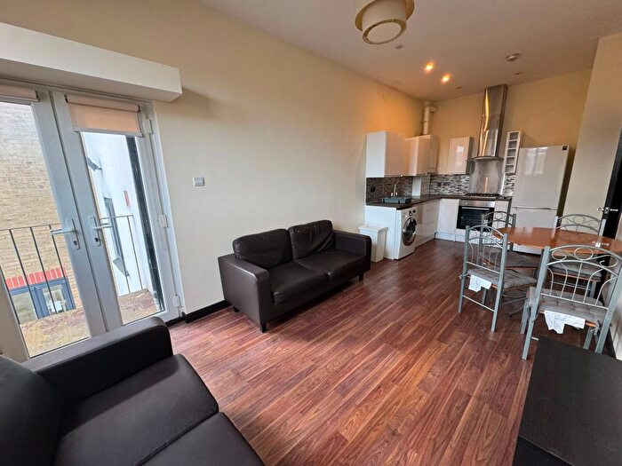 2 Bedroom Flat To Rent In Hoe Street, London, E17