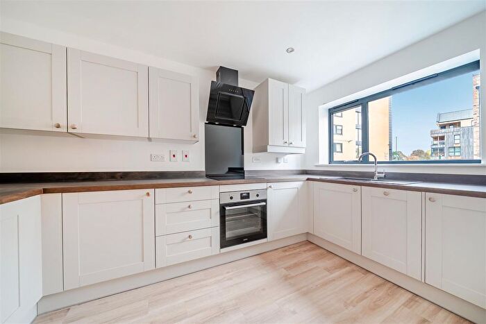 2 Bedroom End Of Terrace House To Rent In Bridgewater Close, Nottingham, NG2