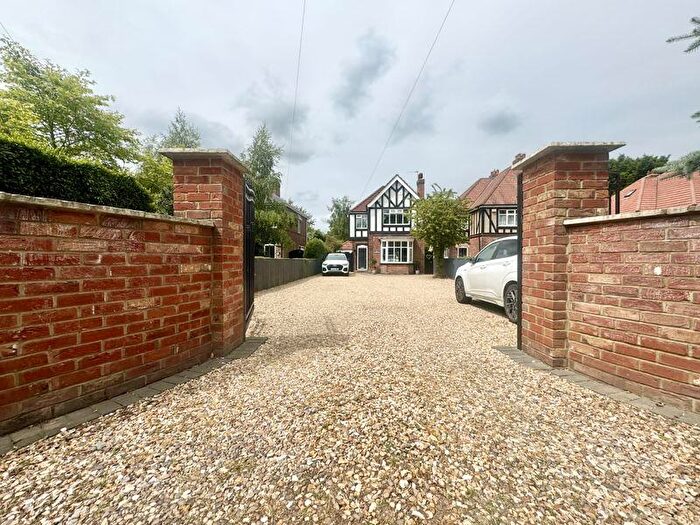 3 Bedroom Detached House For Sale In Scartho Road, Scartho, DN33